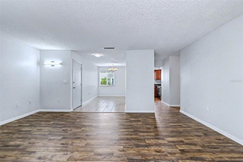 Condo in Largo, Florida, 3 bedrooms № 2218509 - photo 11