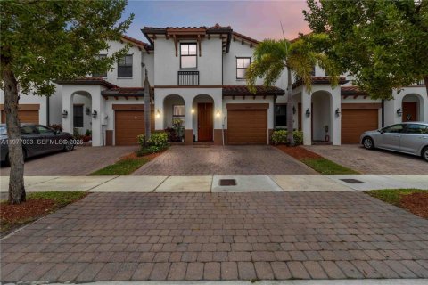 Adosado en venta en Doral, Florida, 4 dormitorios, 163.23 m2 № 2042188 - foto 2