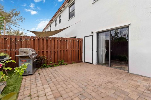 Adosado en venta en Doral, Florida, 4 dormitorios, 163.23 m2 № 2042188 - foto 18