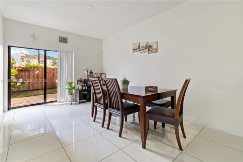 Adosado en venta en Doral, Florida, 4 dormitorios, 163.23 m2 № 2042188 - foto 13