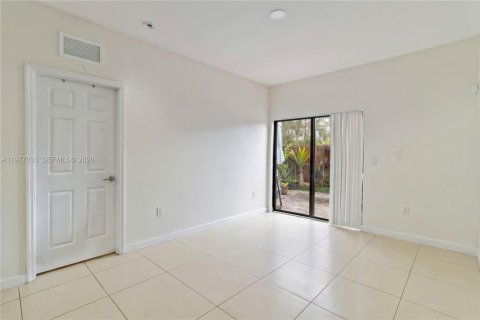 Adosado en venta en Doral, Florida, 4 dormitorios, 163.23 m2 № 2042188 - foto 17