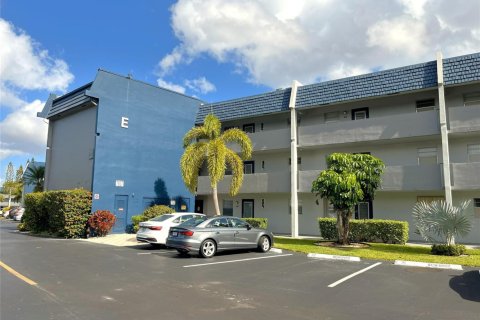 Condo in Margate, Florida, 1 bedroom № 2249411 - photo 3