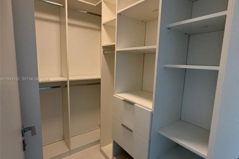 Copropriété à louer à Miami, Floride: 1 chambre, 71.26 m2 № 1999040 - photo 11