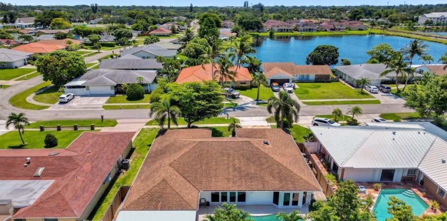 House in West Palm Beach, Florida 3 bedrooms, 220.55 sq.m. № 1208812