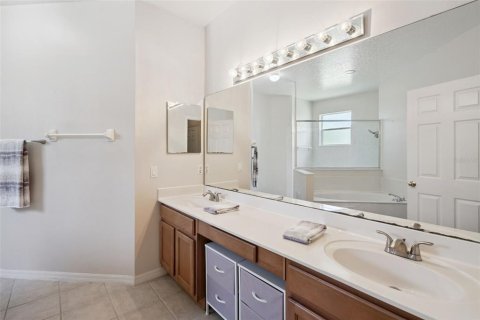 House in Orlando, Florida 5 bedrooms, 345.6 sq.m. № 2157685 - photo 10