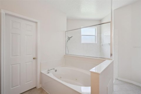 House in Orlando, Florida 5 bedrooms, 345.6 sq.m. № 2157685 - photo 11
