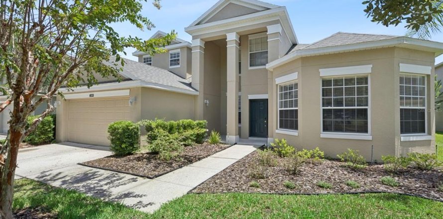 House in Orlando, Florida 5 bedrooms, 345.6 sq.m. № 2157685