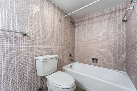 Condo in Deerfield Beach, Florida, 1 bedroom  № 2173665 - photo 19