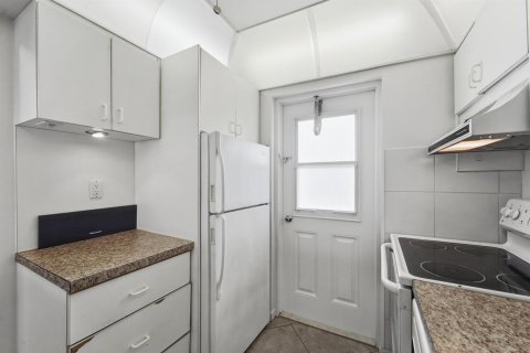Condo in Deerfield Beach, Florida, 1 bedroom  № 2173665 - photo 12