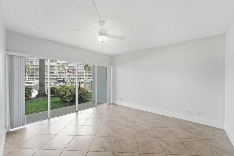 Condo in Deerfield Beach, Florida, 1 bedroom  № 2173665 - photo 15