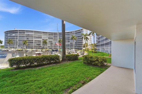 Condo in Deerfield Beach, Florida, 1 bedroom  № 2173665 - photo 22