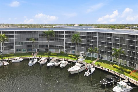 Condo in Deerfield Beach, Florida, 1 bedroom  № 2173665 - photo 2