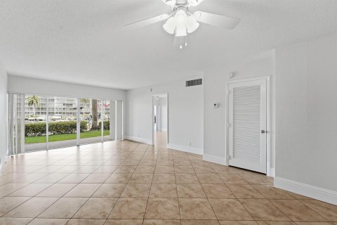 Condo in Deerfield Beach, Florida, 1 bedroom  № 2173665 - photo 9