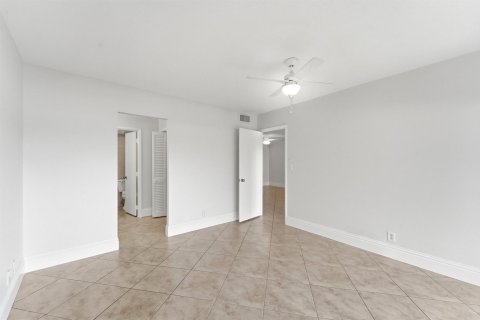 Condo in Deerfield Beach, Florida, 1 bedroom  № 2173665 - photo 16