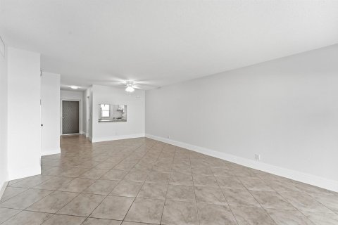 Condo in Deerfield Beach, Florida, 1 bedroom  № 2173665 - photo 10