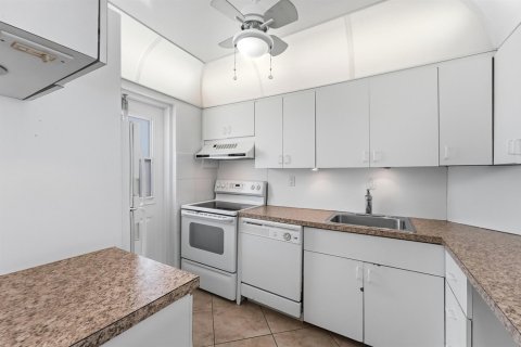Condo in Deerfield Beach, Florida, 1 bedroom  № 2173665 - photo 11
