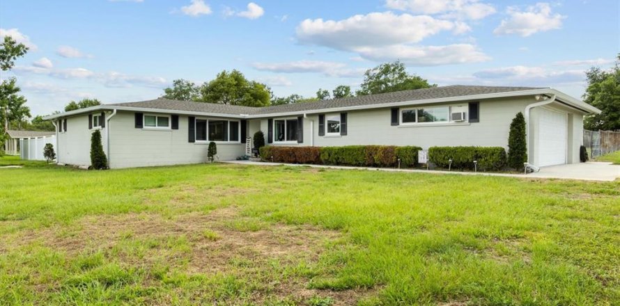 House in Lakeland, Florida 4 bedrooms, 200.3 sq.m. № 1744985