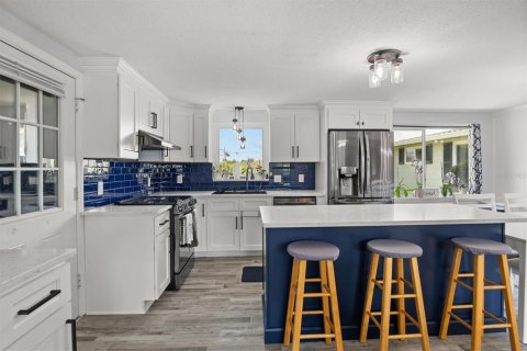 House in Lakeland, Florida 4 bedrooms, 200.3 sq.m. № 1744985 - photo 6