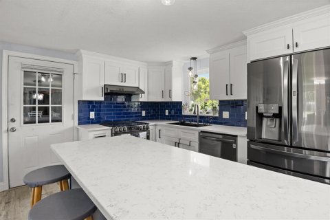 House in Lakeland, Florida 4 bedrooms, 200.3 sq.m. № 1744985 - photo 2
