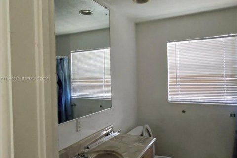 Villa ou maison à louer à Fort Lauderdale, Floride: 3 chambres, 194.35 m2 № 2004450 - photo 3