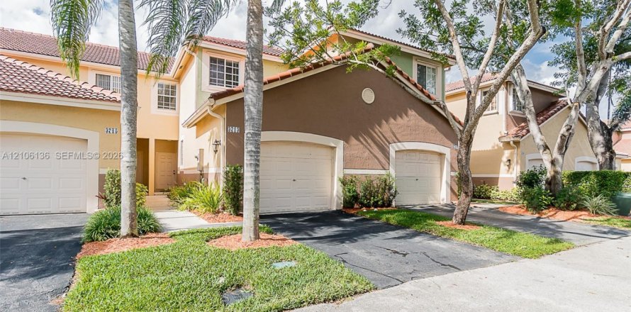 Touwnhouse à Weston, Floride 3 chambres, 134.06 m2 № 2414827