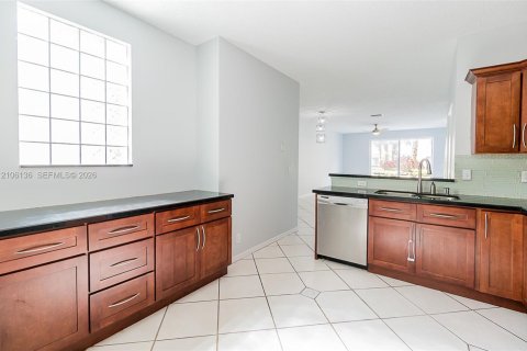 Touwnhouse à louer à Weston, Floride: 3 chambres, 134.06 m2 № 2414827 - photo 10