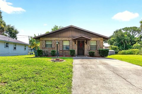 House in Sanford, Florida 2 bedrooms, 104.05 sq.m. № 2227879