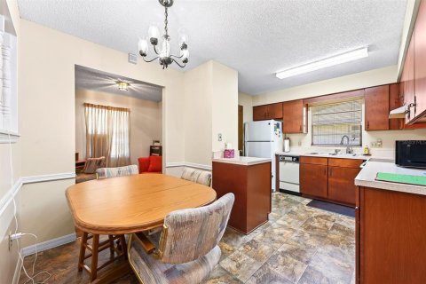 Villa ou maison à vendre à Sanford, Floride: 2 chambres, 104.05 m2 № 2227879 - photo 24