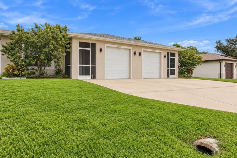 Immobilier commercial à vendre à Englewood, Floride: 4 chambres, 210.52 m2 № 2390897 - photo 2