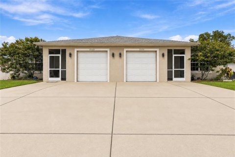 Immobilier commercial à Englewood, Floride 4 chambres, 210.52 m2 № 2390897