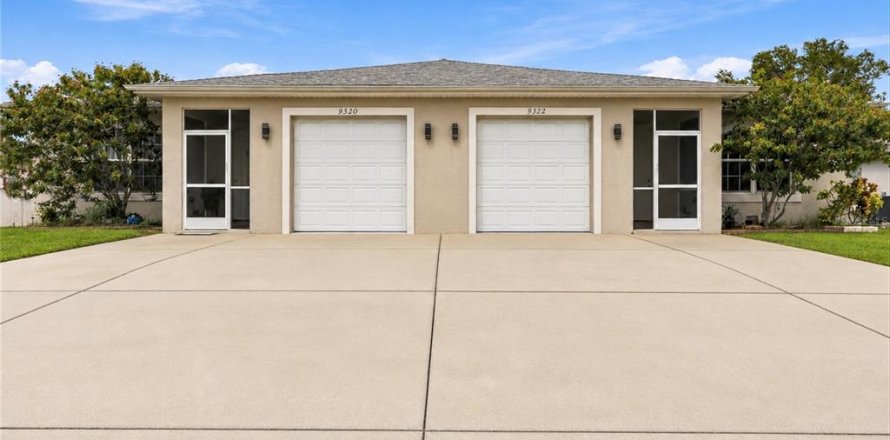 Immobilier commercial à Englewood, Floride 4 chambres, 210.52 m2 № 2390897