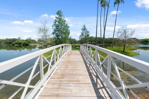 House in Boca Raton, Florida 4 bedrooms, 226.96 sq.m. № 1179575 - photo 1