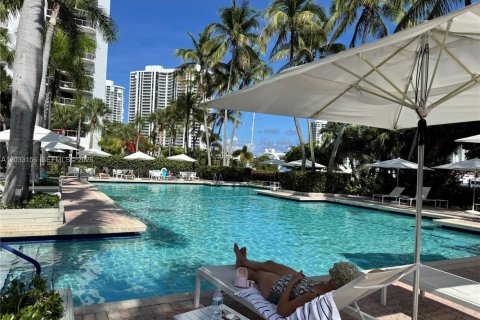 Condo in Aventura, Florida, 2 bedrooms  № 2248506