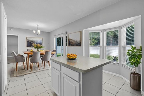 House in Orlando, Florida 4 bedrooms, 180.04 sq.m. № 1913191 - photo 5