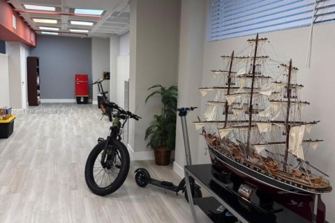 Propiedad comercial en venta en Miami, Florida № 2055139 - foto 6