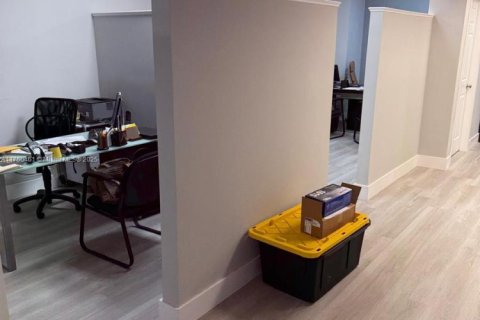 Propiedad comercial en venta en Miami, Florida № 2055139 - foto 3