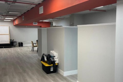 Propiedad comercial en venta en Miami, Florida № 2055139 - foto 15