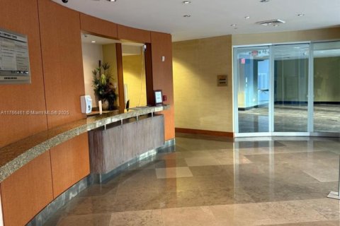 Propiedad comercial en venta en Miami, Florida № 2055139 - foto 17
