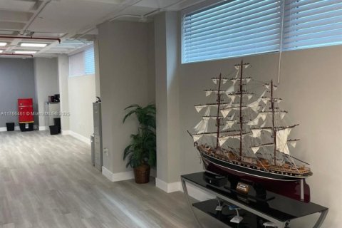 Propiedad comercial en venta en Miami, Florida № 2055139 - foto 4