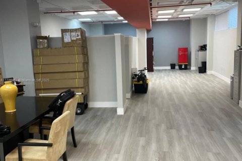 Propiedad comercial en venta en Miami, Florida № 2055139 - foto 11