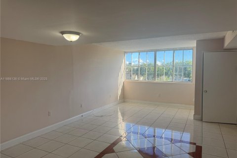 Снять в аренду квартиру в Хайалиа, Флорида 2 спальни, 101.73м2, № 1933644 - фото 4