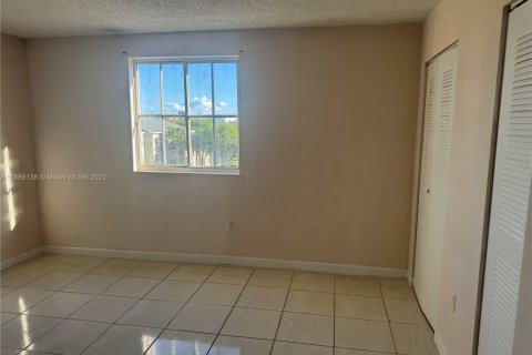 Снять в аренду квартиру в Хайалиа, Флорида 2 спальни, 101.73м2, № 1933644 - фото 11