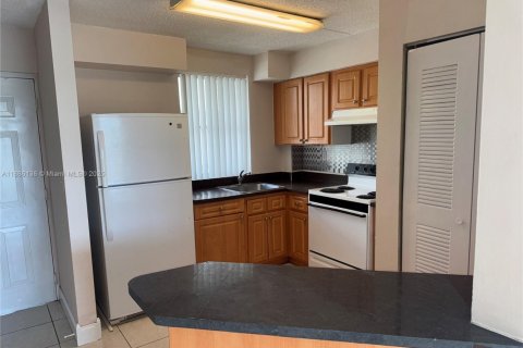 Снять в аренду квартиру в Хайалиа, Флорида 2 спальни, 101.73м2, № 1933644 - фото 3