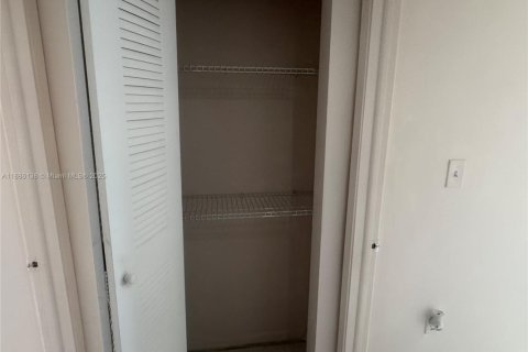 Снять в аренду квартиру в Хайалиа, Флорида 2 спальни, 101.73м2, № 1933644 - фото 12