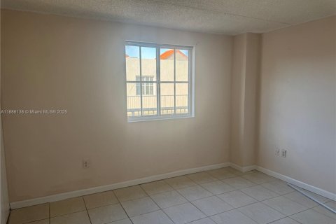 Снять в аренду квартиру в Хайалиа, Флорида 2 спальни, 101.73м2, № 1933644 - фото 7