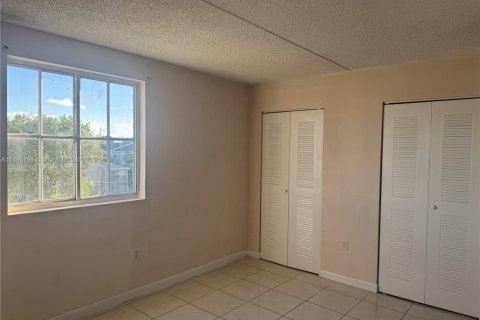 Снять в аренду квартиру в Хайалиа, Флорида 2 спальни, 101.73м2, № 1933644 - фото 10