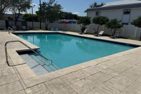 Снять в аренду квартиру в Хайалиа, Флорида 2 спальни, 101.73м2, № 1933644 - фото 15