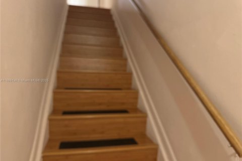 Снять в аренду квартиру в Хайалиа, Флорида 2 спальни, 101.73м2, № 1933644 - фото 6