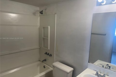 Снять в аренду квартиру в Хайалиа, Флорида 2 спальни, 101.73м2, № 1933644 - фото 13