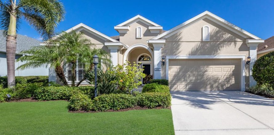 House in Lakewood Ranch, Florida 2 bedrooms, 173.08 sq.m. № 1795568